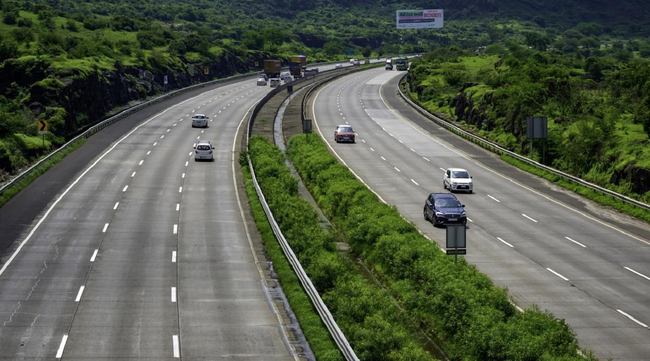 Vehicles challaned for traffic violations on Mumbai-Pune Expressway, old highway under special drive